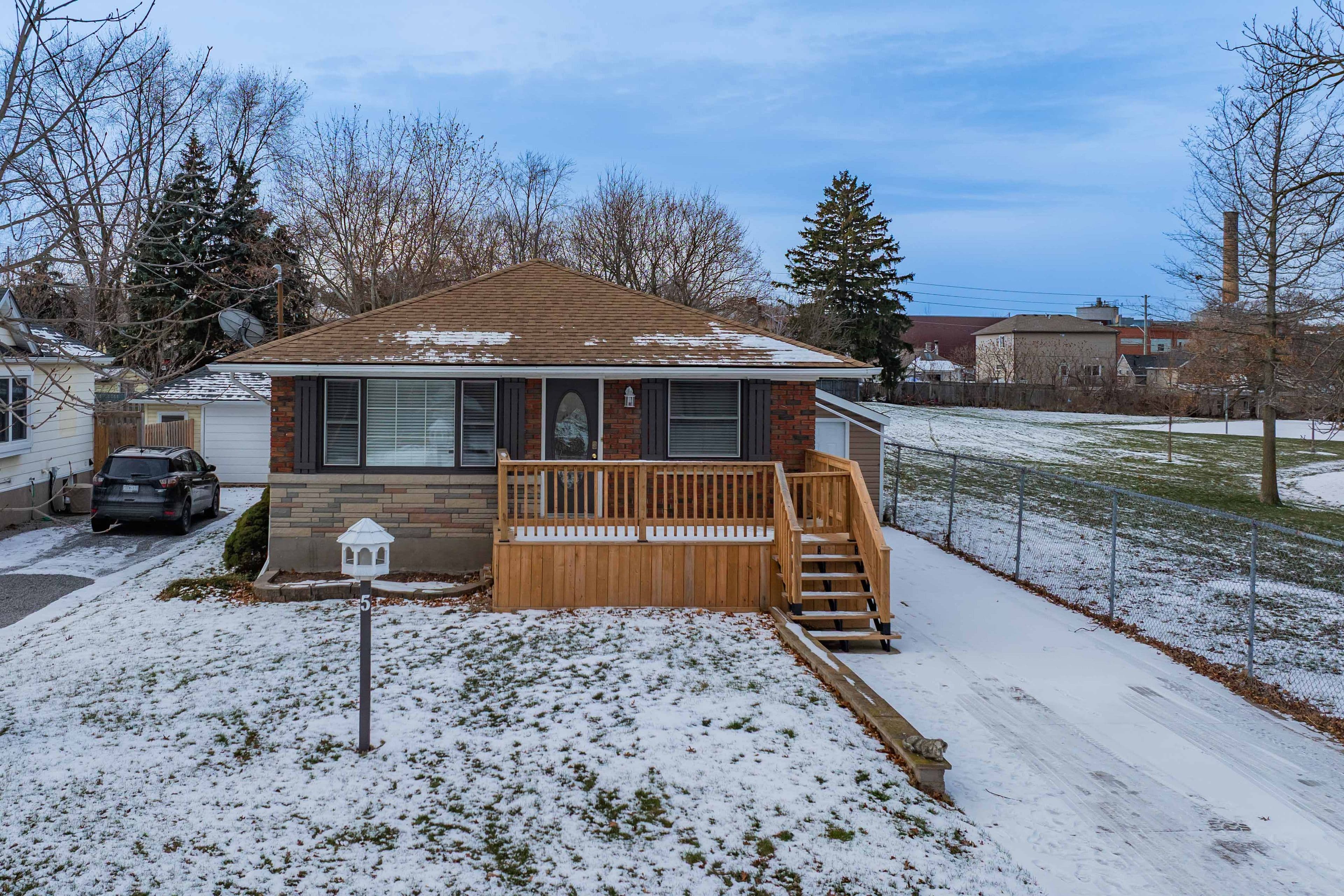 5 St Peter Street, St. Catharines, ON L2T 1N7