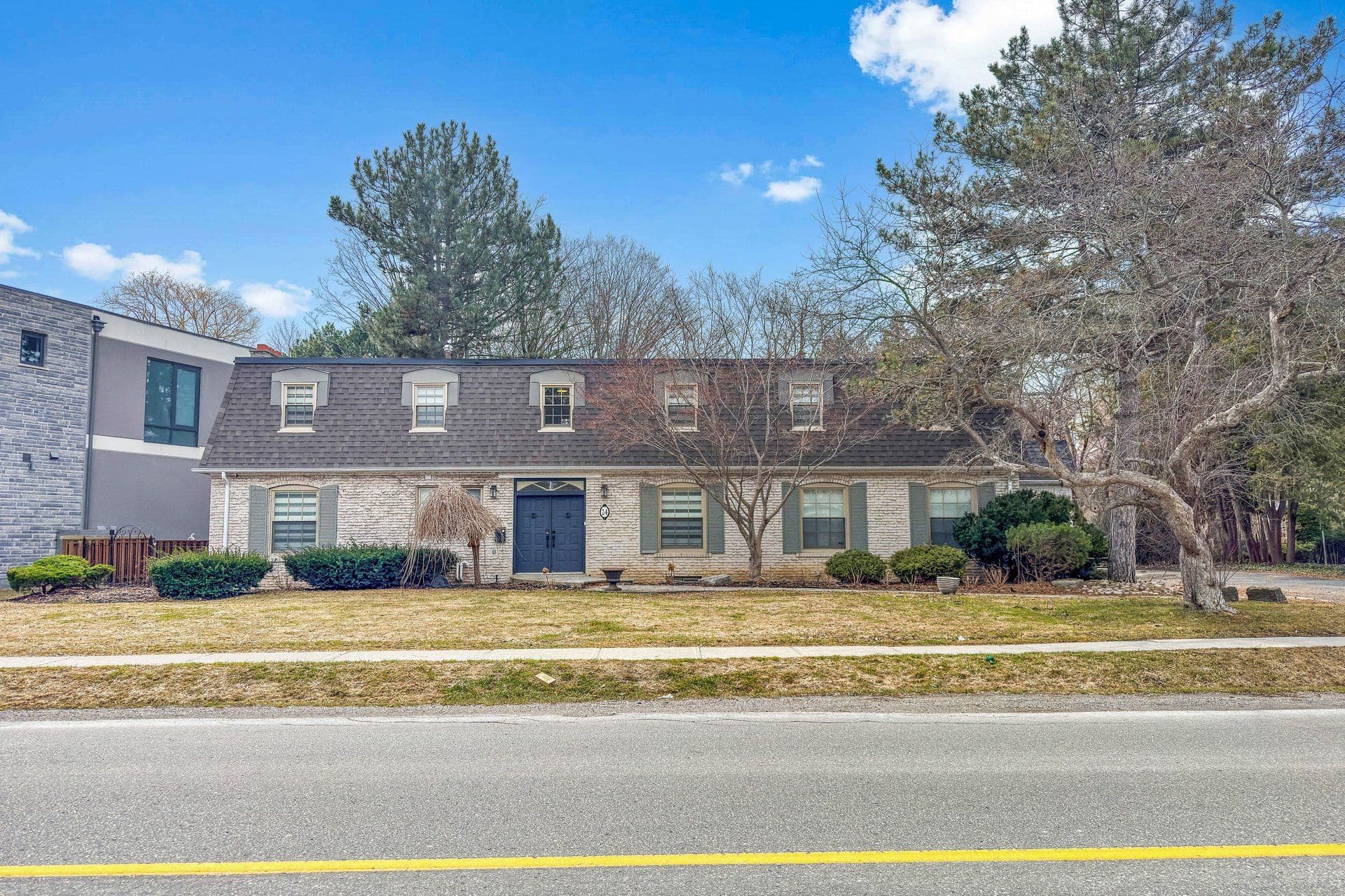 24 Laureleaf Road, Markham, ON L3T 2X5