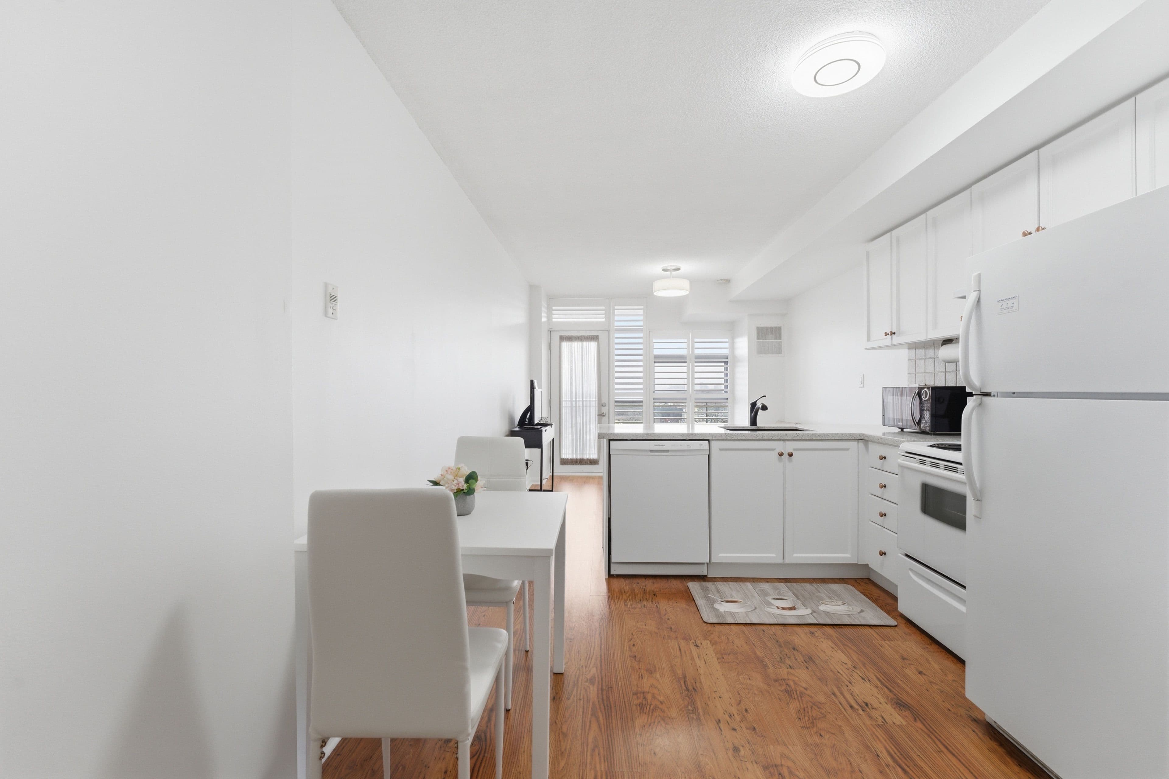 2464 Weston Road 815, Toronto W04, ON M9N 0A2