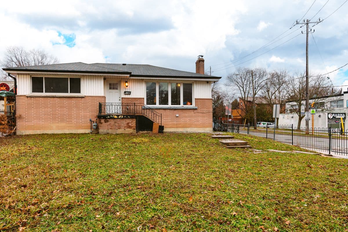 240 Markham Road ENTIRE PROPERTY, Toronto E08, ON M1J 3C2
