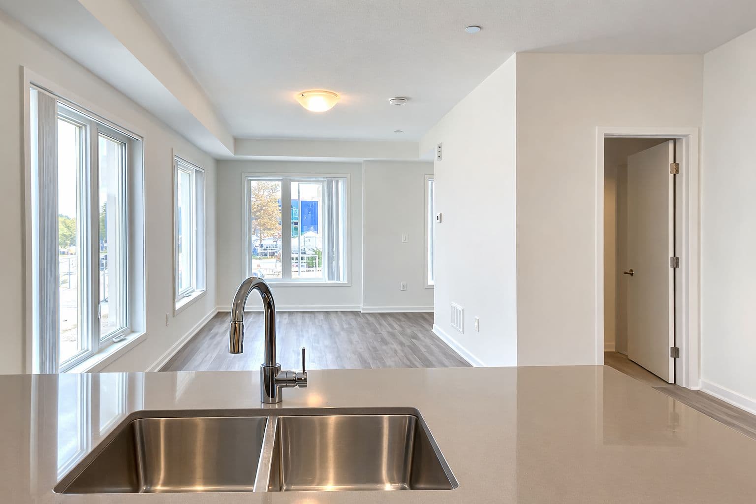 151 Honeycrisp Crescent 170, Vaughan, ON L4K 0N7