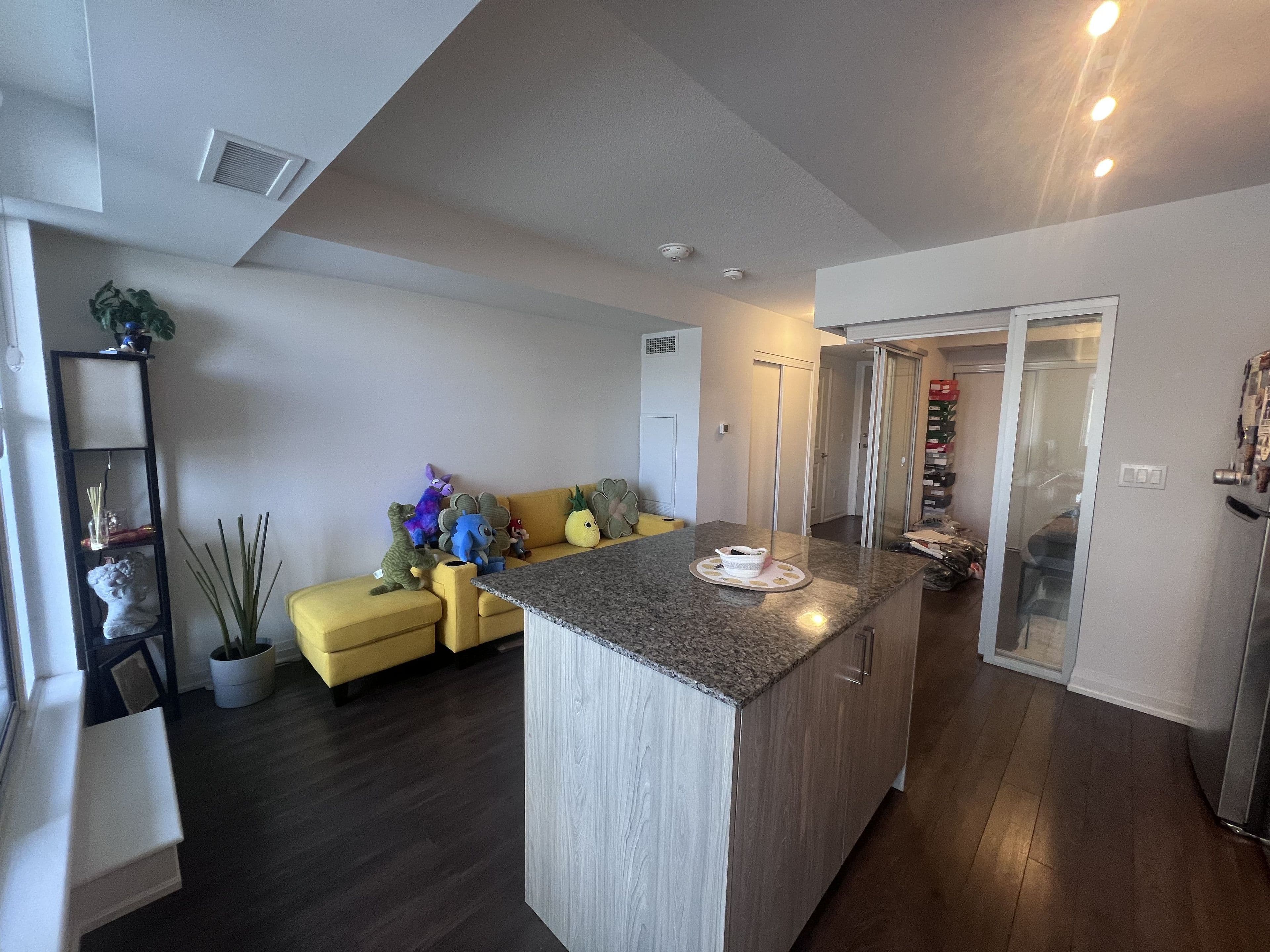 20 Meadowglen Place 228, Toronto E09, ON M1H 2Y5