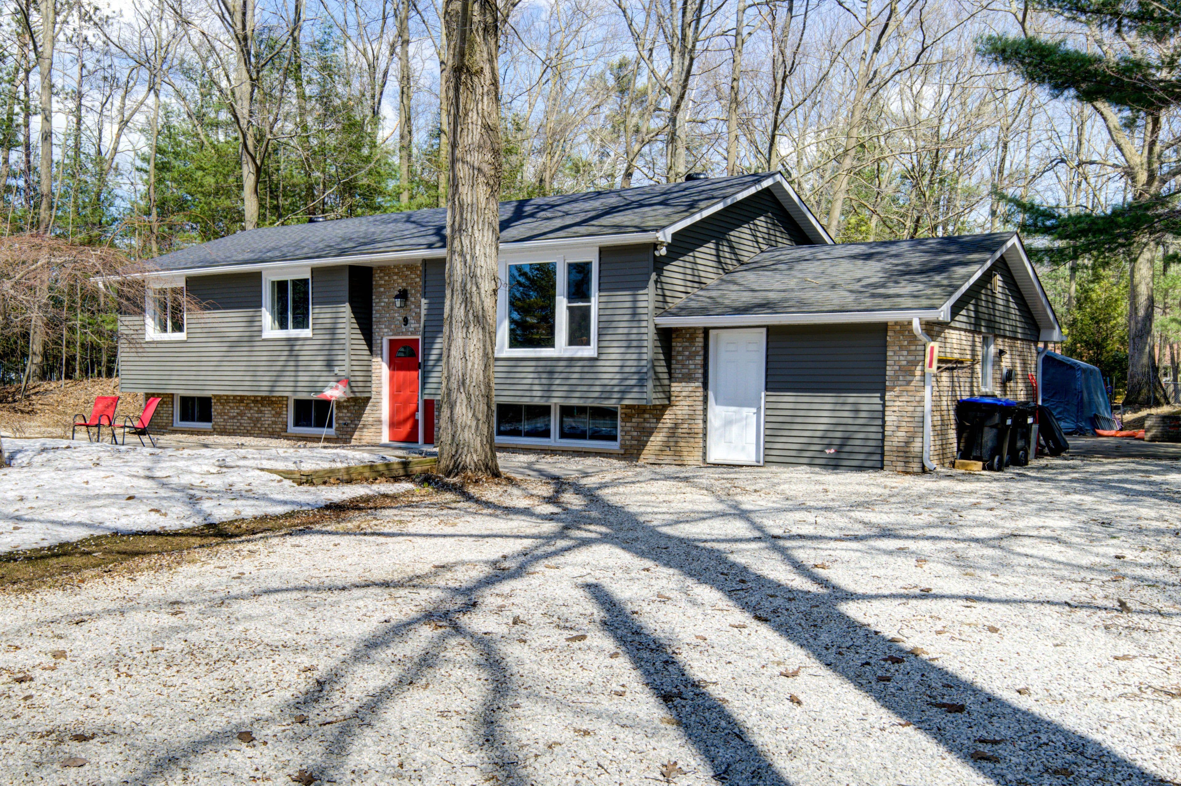 9 Frederick Dr. Drive, Wasaga Beach, ON L9Z 1P9
