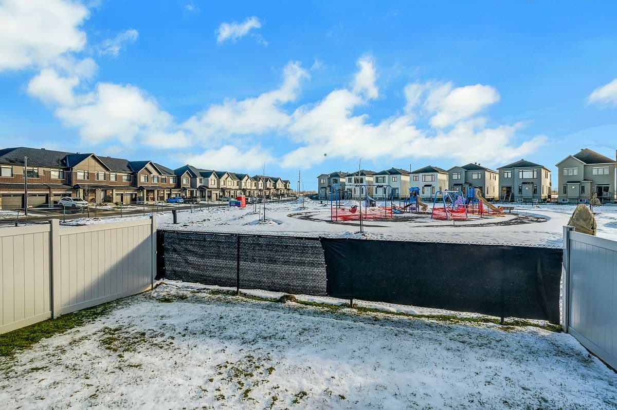 28 Mendoza Way, Kanata, ON K2S 2S6