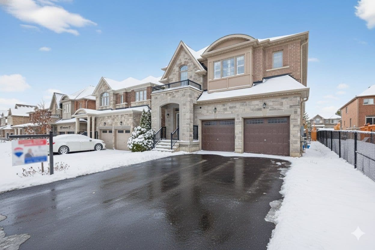 32 Frederick Taylor Way, East Gwillimbury, ON L0G 1M0