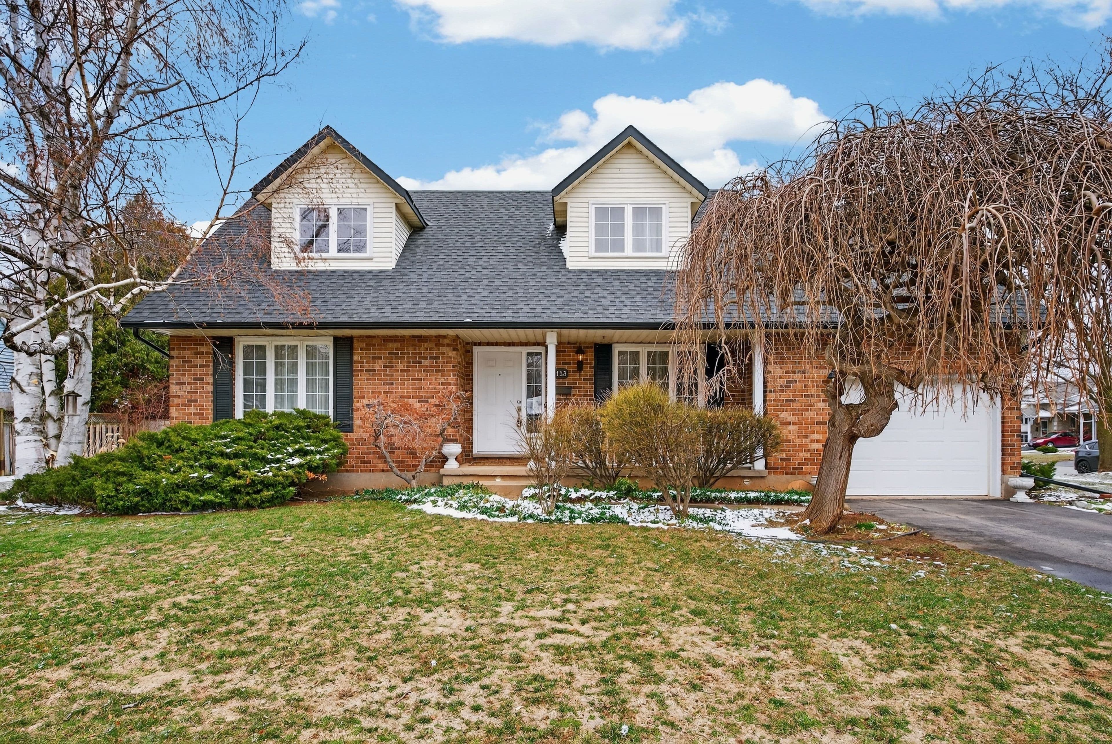 133 Central Avenue, Grimsby, ON L3M 4Z3