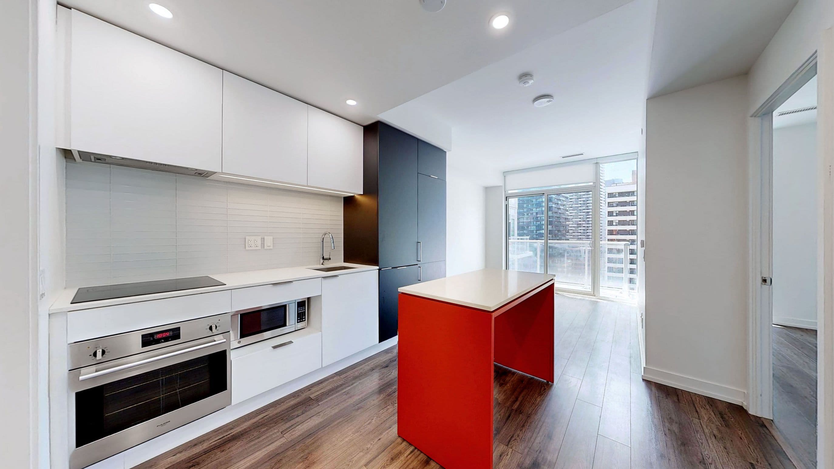 33 Helendale Avenue 1013, Toronto C03, ON M4R 0A4