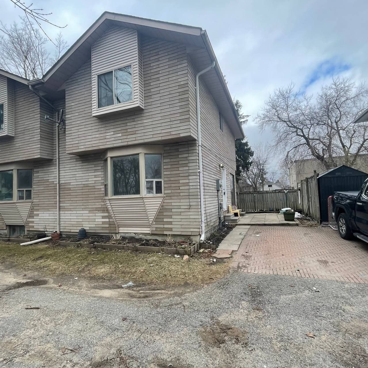 82 sanford Street Unit B, Barrie, ON L4N 3C5