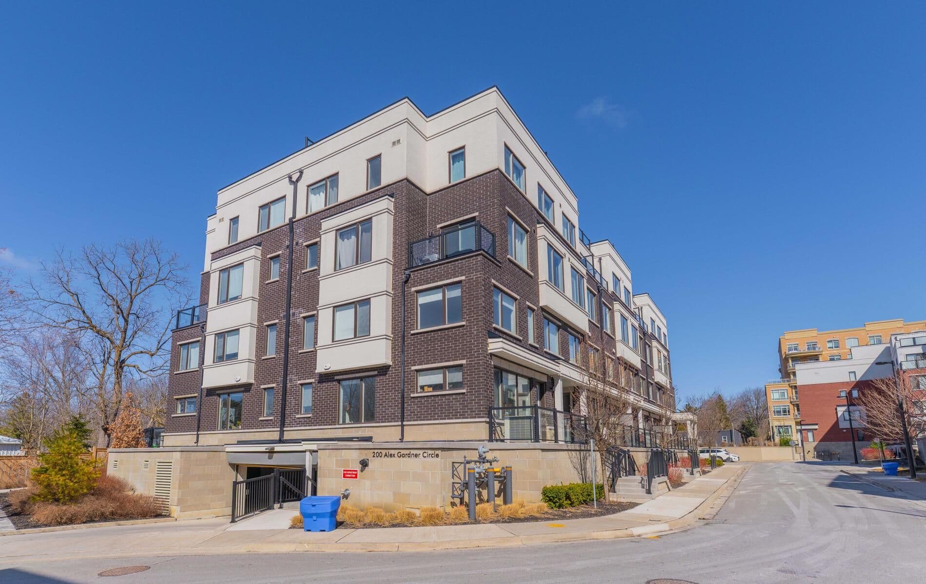 200 Alex Gardner Circle 34, Aurora, ON L4G 3G5