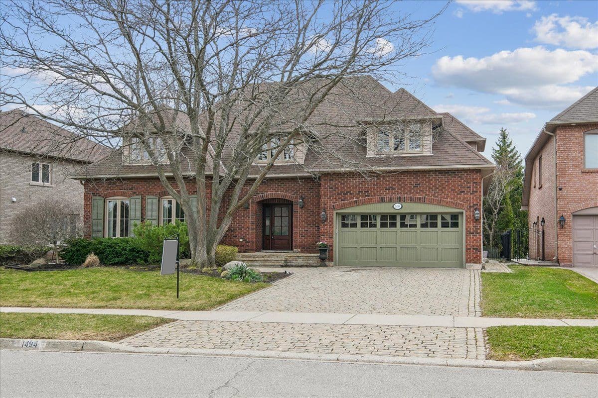 1494 The Links Drive, Oakville, ON L6M 2P2