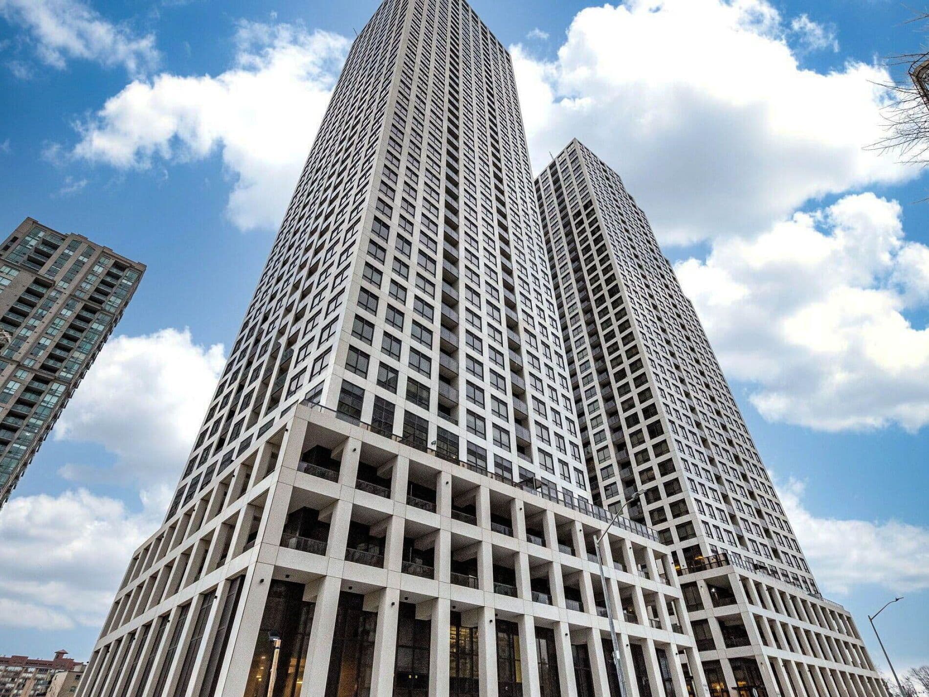 30 Elm Drive 2105, Mississauga, ON L5B 0N3