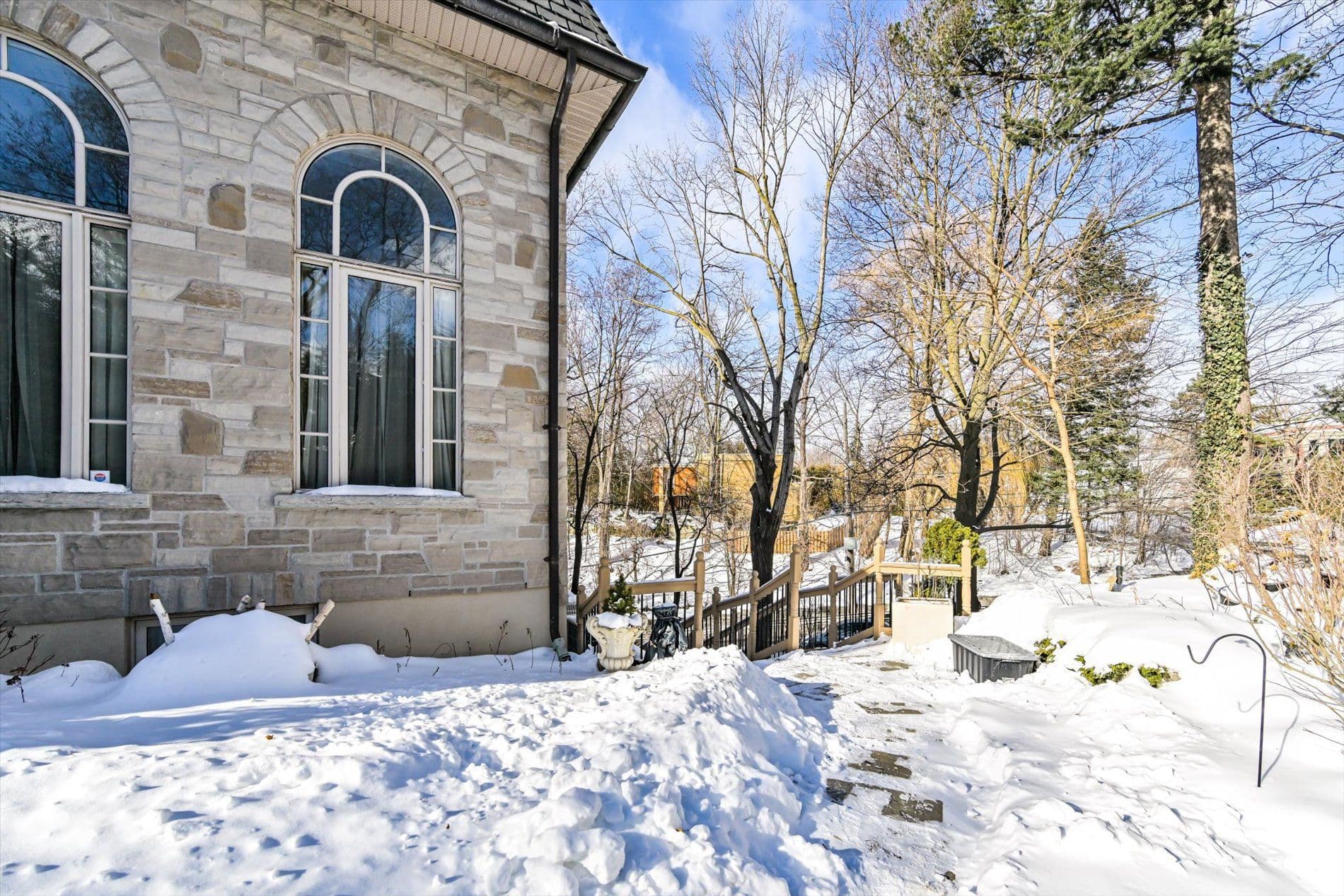 50 Old Yonge Street W 3, Toronto C12, ON M2P 1P7