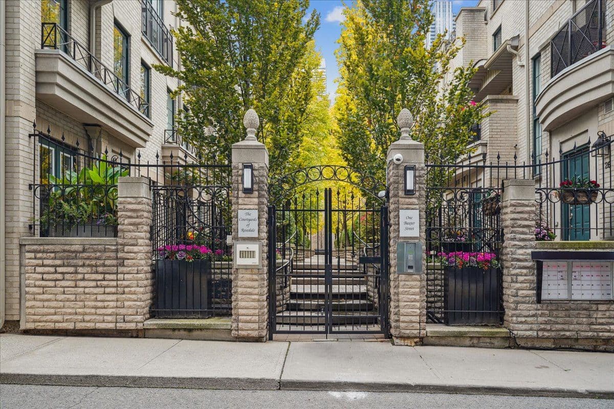 1 Baxter Street 2, Toronto C09, ON M4W 3W1