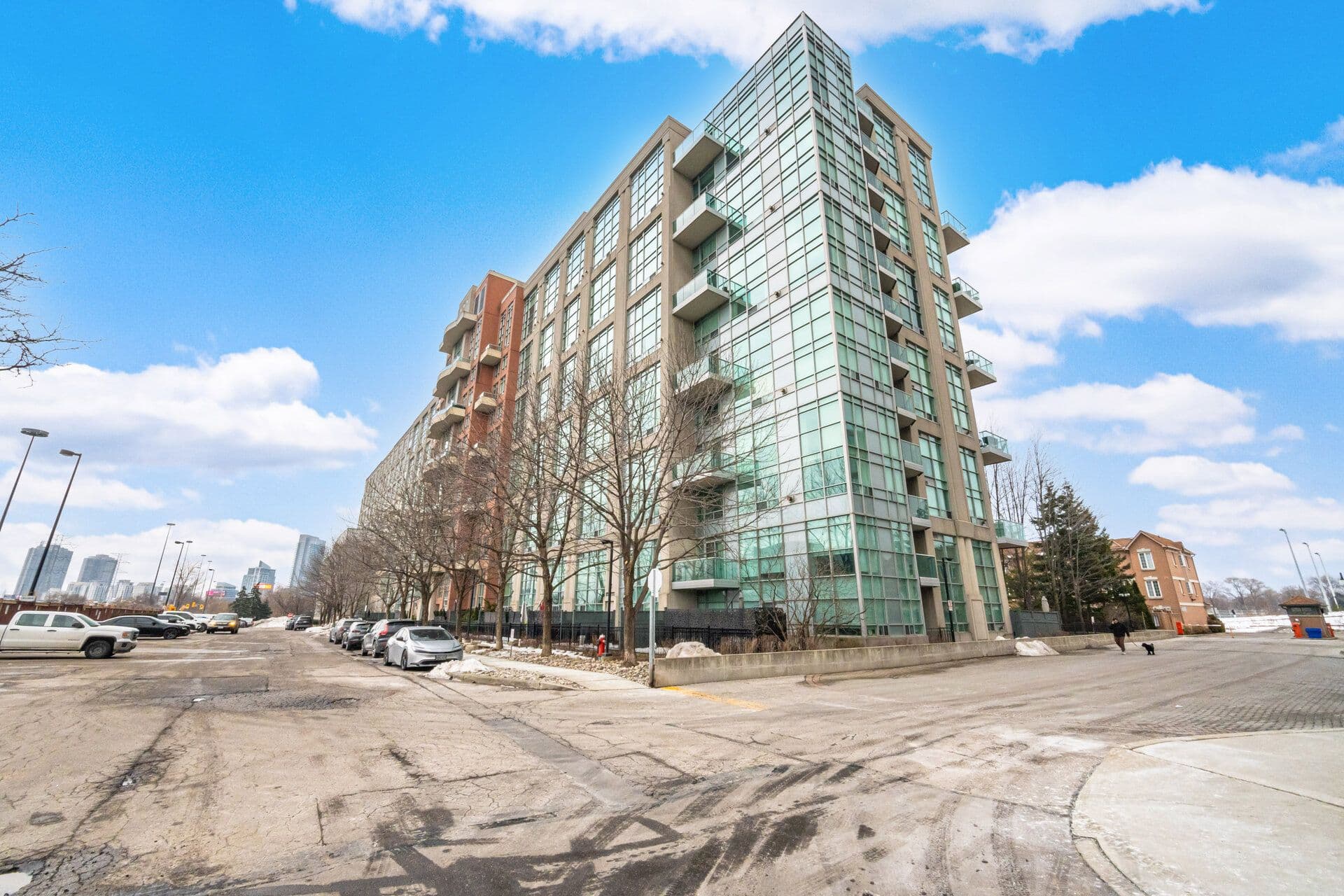200 Manitoba Street 624, Toronto W06, ON M8Y 3Y9