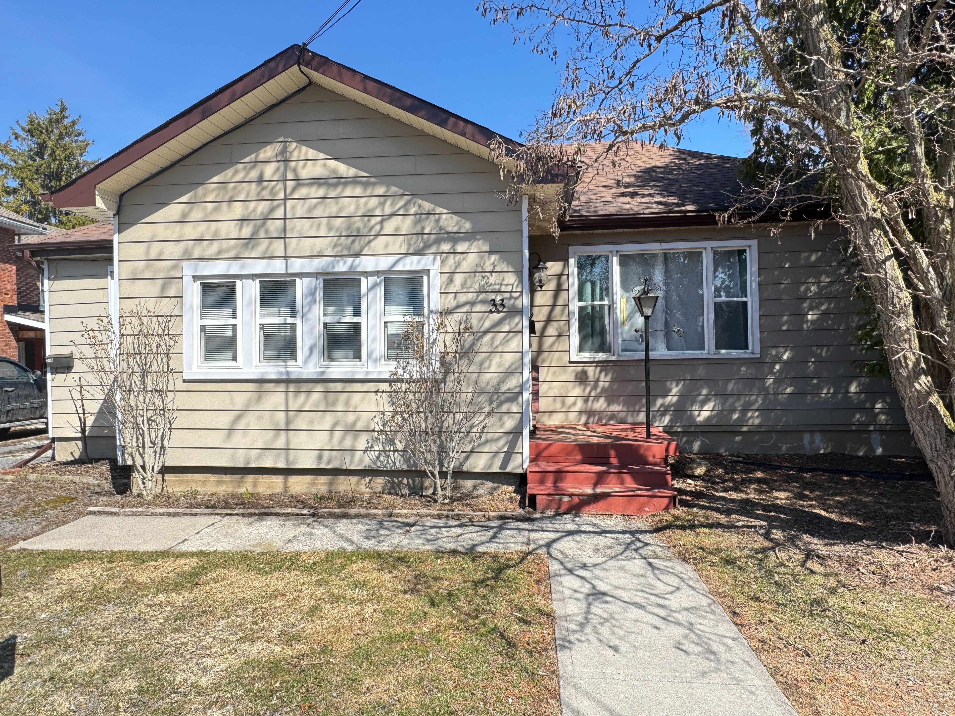 33 Sinclair Street, Belleville, ON K8P 3S5