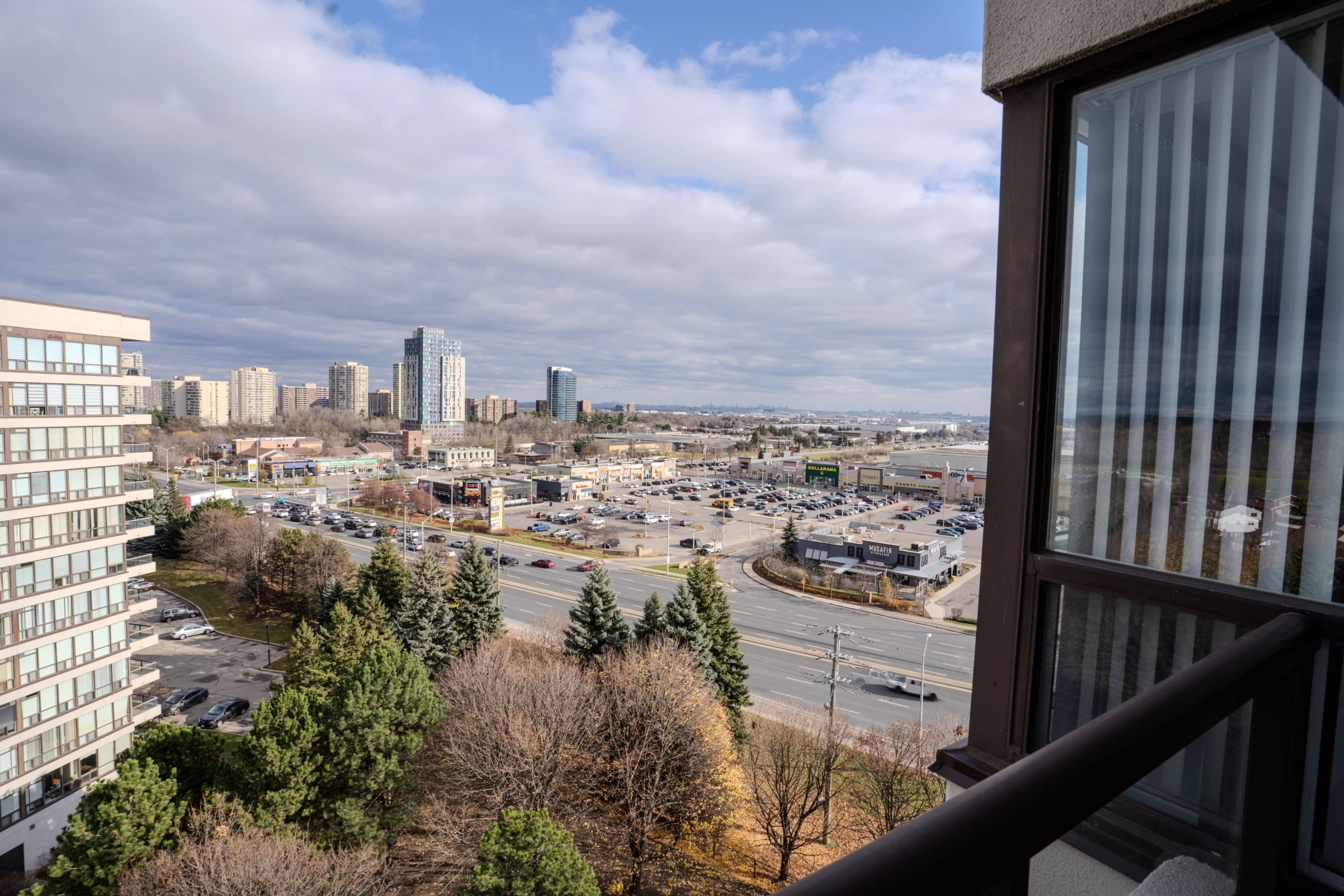 12 Laurelcrest Street 1112, Brampton, ON L6S 5Y4