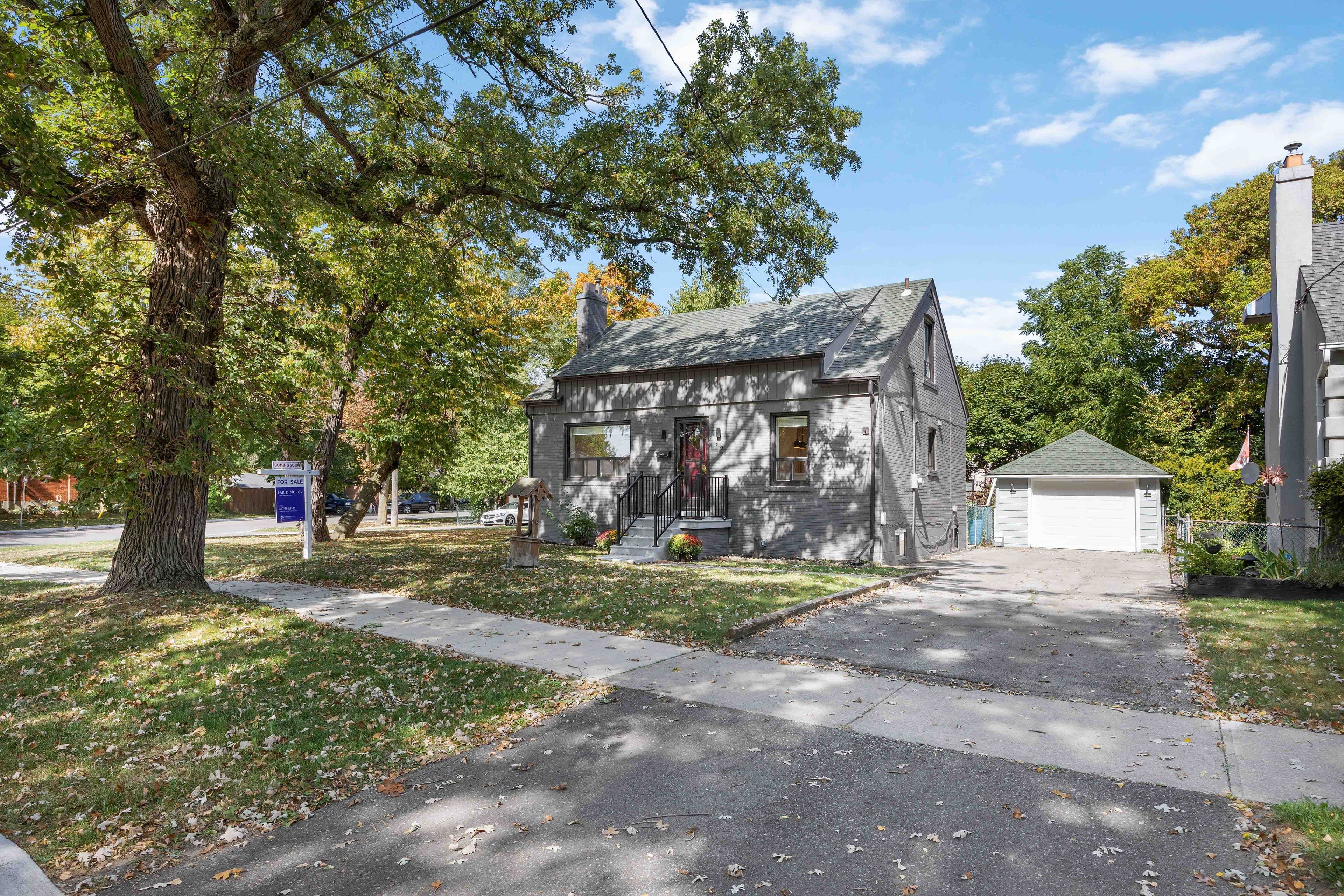 12 Rosalie Avenue N, Toronto W05, ON M3L 1C5