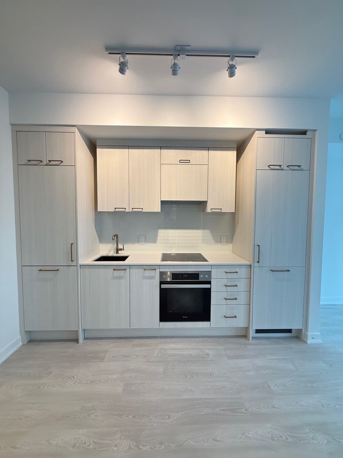 634 Church Street 1501, Toronto C08, ON M4Y 2G3