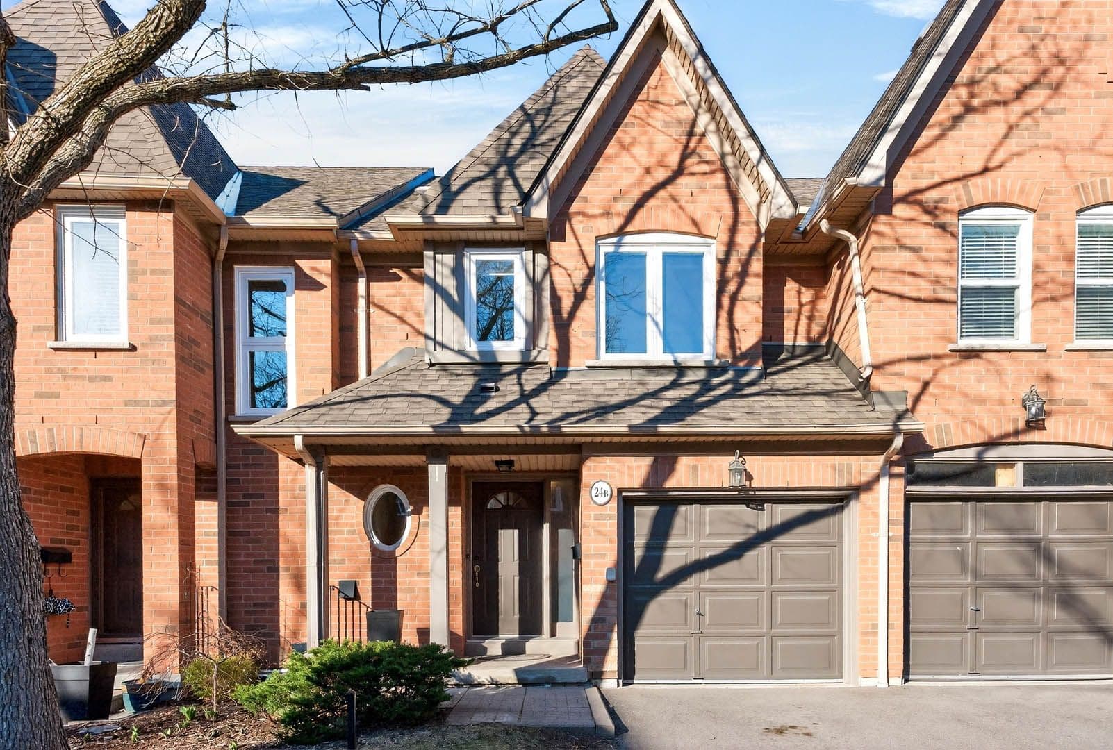 1084 Queen Street W 24B, Mississauga, ON L5H 4K4