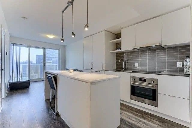 100 W Harbour Street W 4403, Toronto C01, ON M5J 1B7