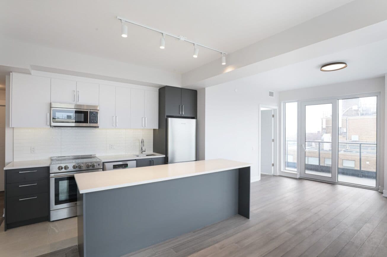 2525 Bathurst Street 1203, Toronto C04, ON M6B 2Y9