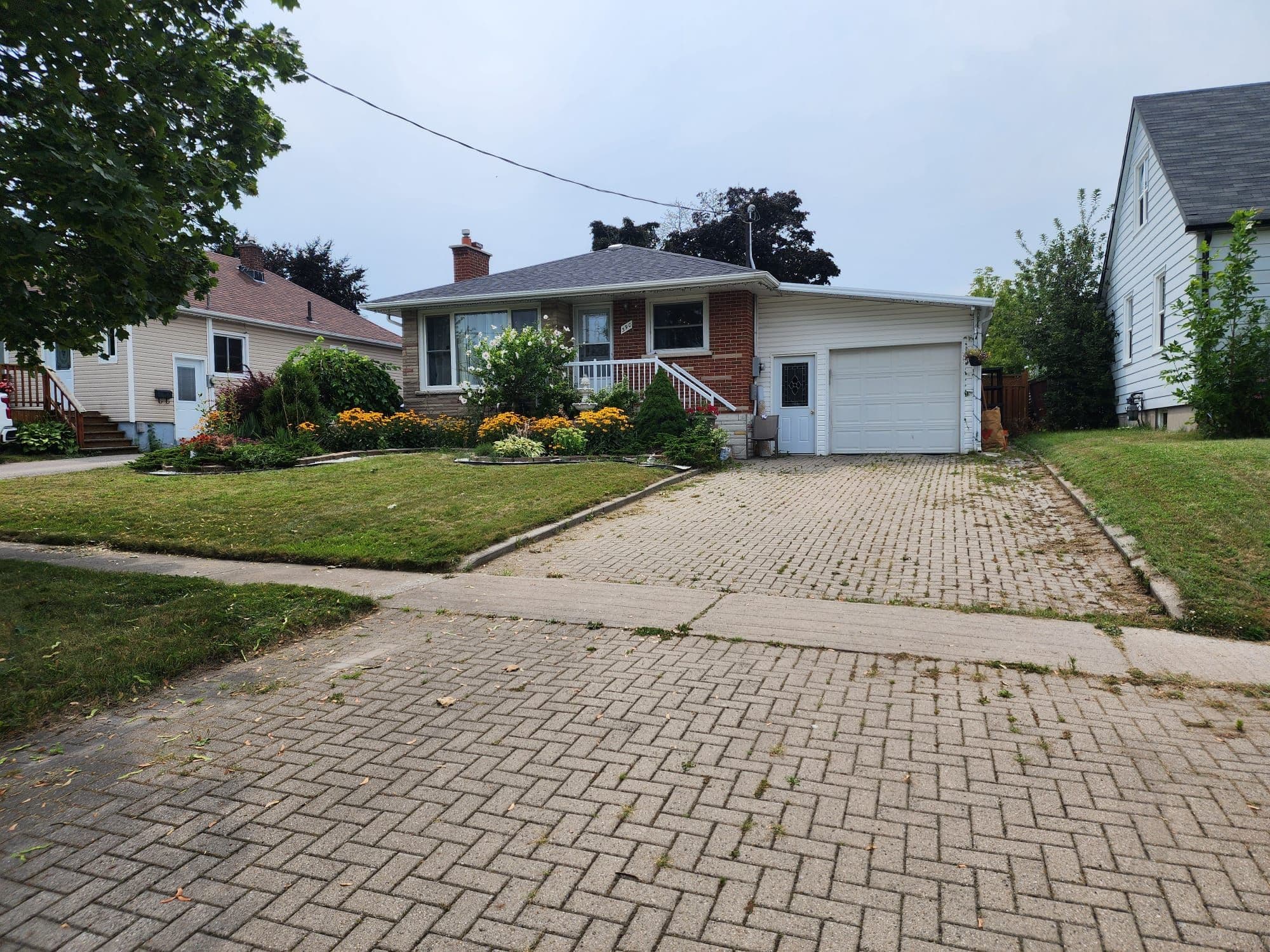 390 Gibbons Street Main, Oshawa, ON L1J 4Z2
