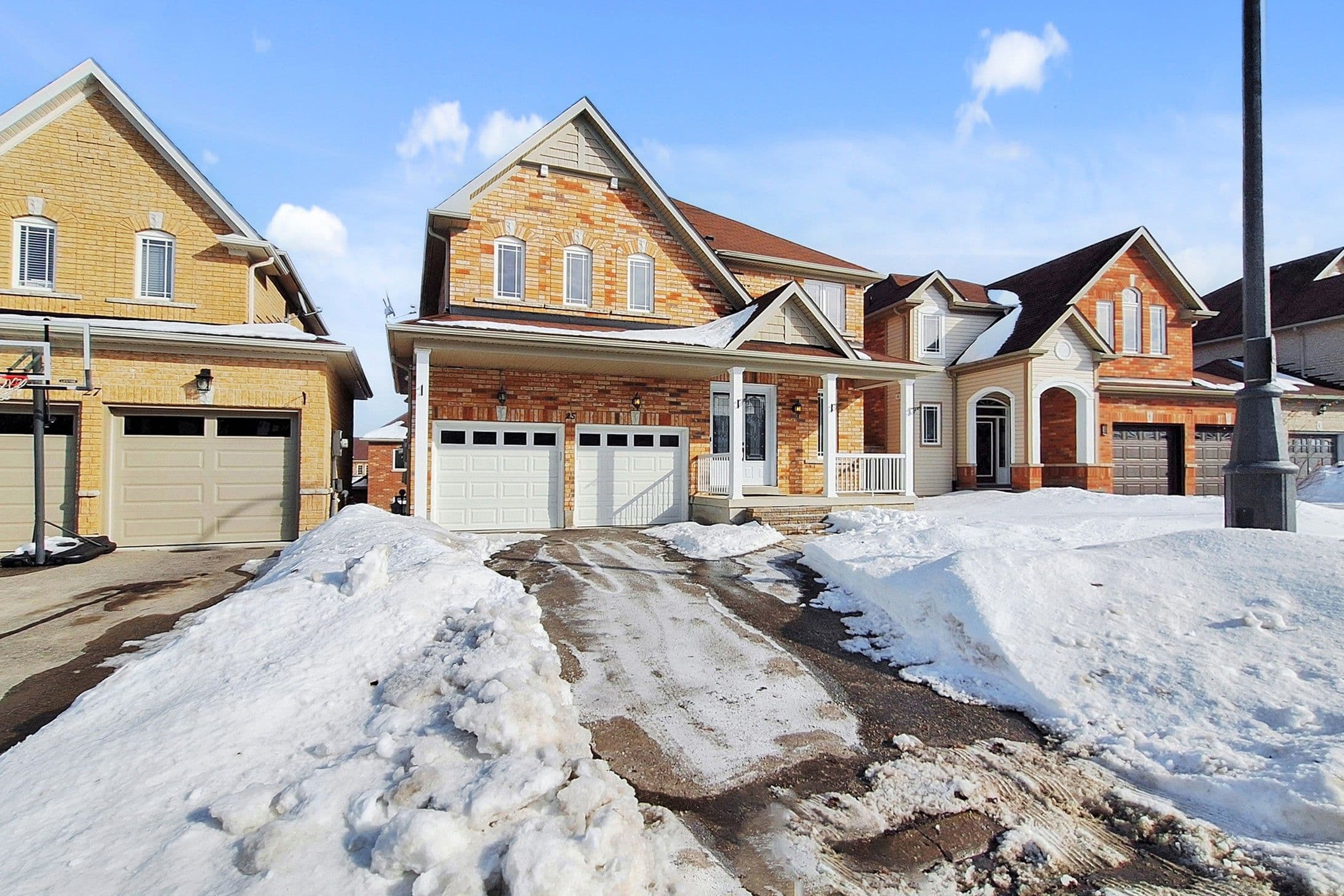 25 Bache Avenue Upper Level & main level, Georgina, ON L4P 0C7