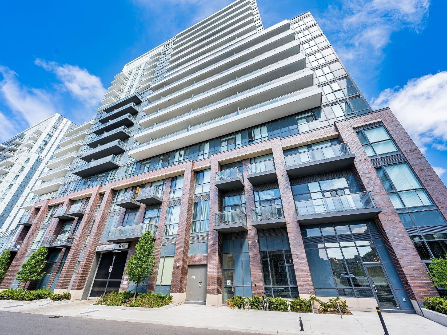 38 Honeycrisp Crescent N 1120, Vaughan, ON L4K 0M8