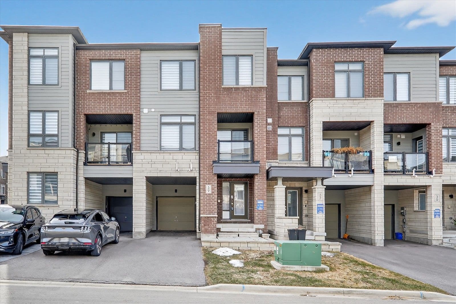39 Delano Way S, Newmarket, ON L3X 0L4