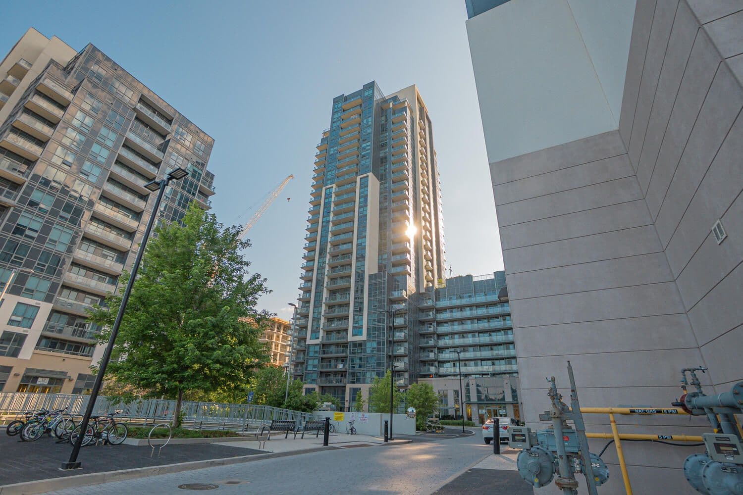 20 Meadowglen Place 2901, Toronto E09, ON M1G 0A9