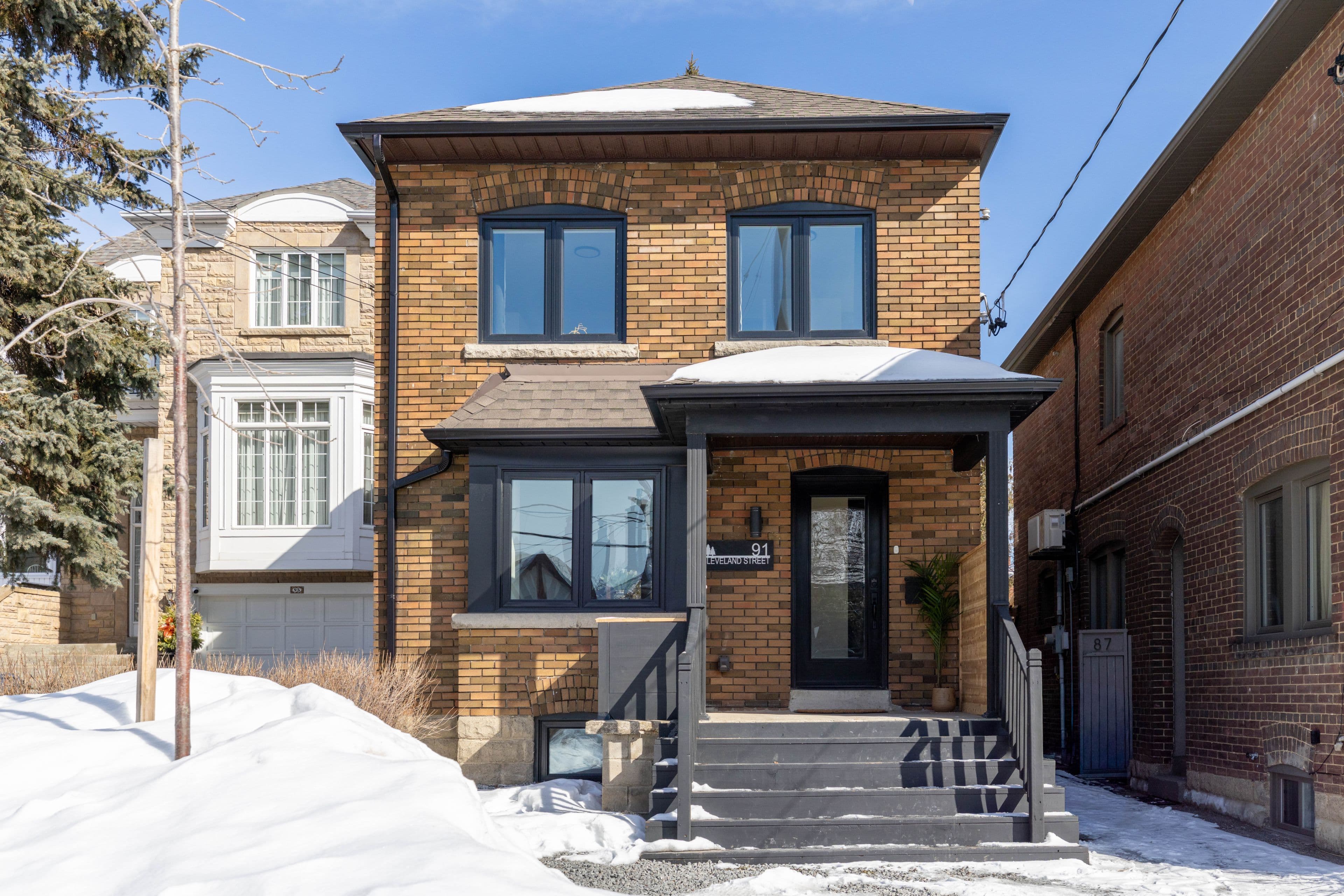 91 Cleveland Street, Toronto C10, ON M4S 2W4