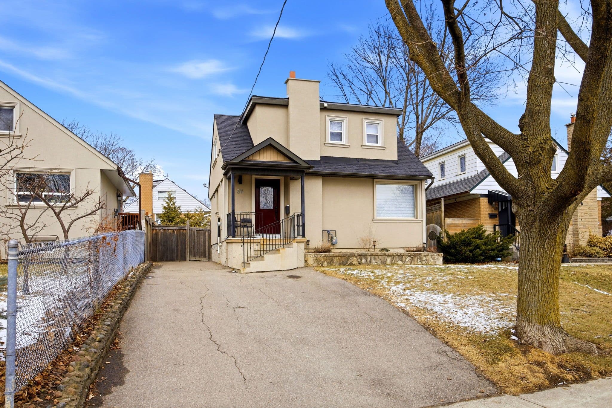 38 Clearbrooke Circle, Toronto W10, ON M9W 2E4