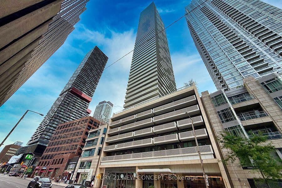 2221 YONGE Street 4106, Toronto C10, ON M4S 2B4