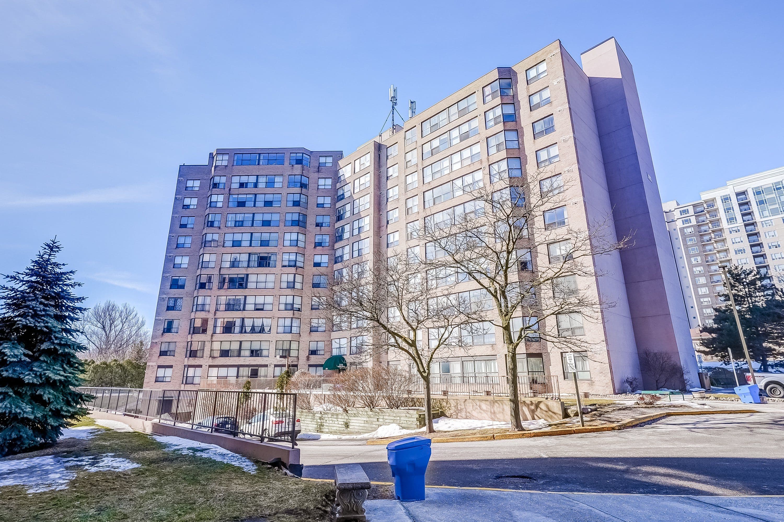 250 Davis Drive 506, Newmarket, ON L3Y 7T7