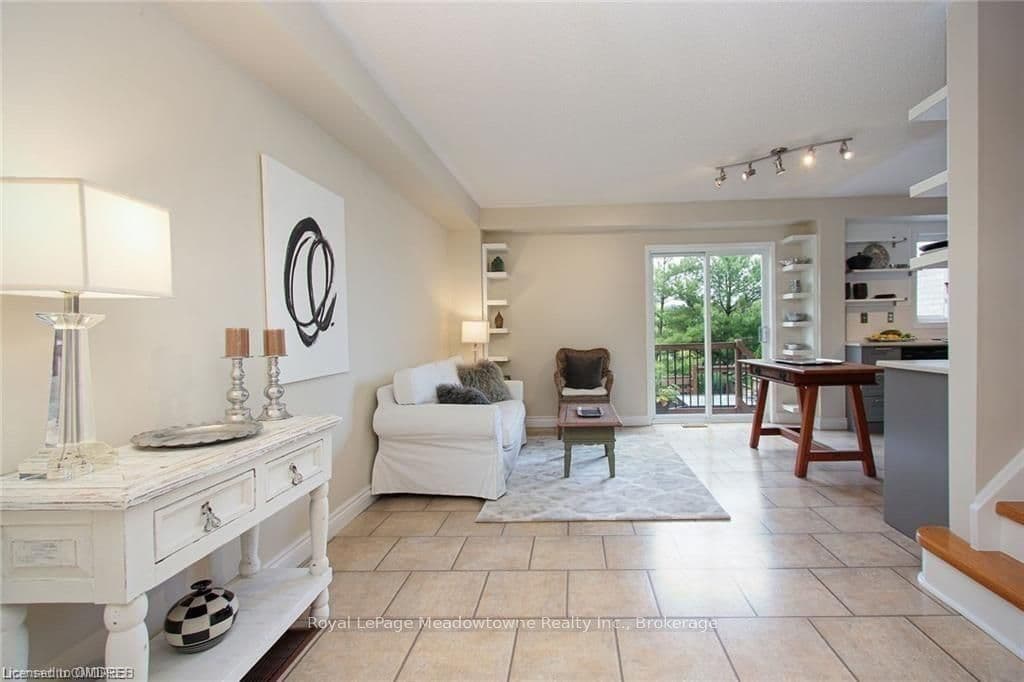 2131 White Dove Circle, Oakville, ON L6M 3R6