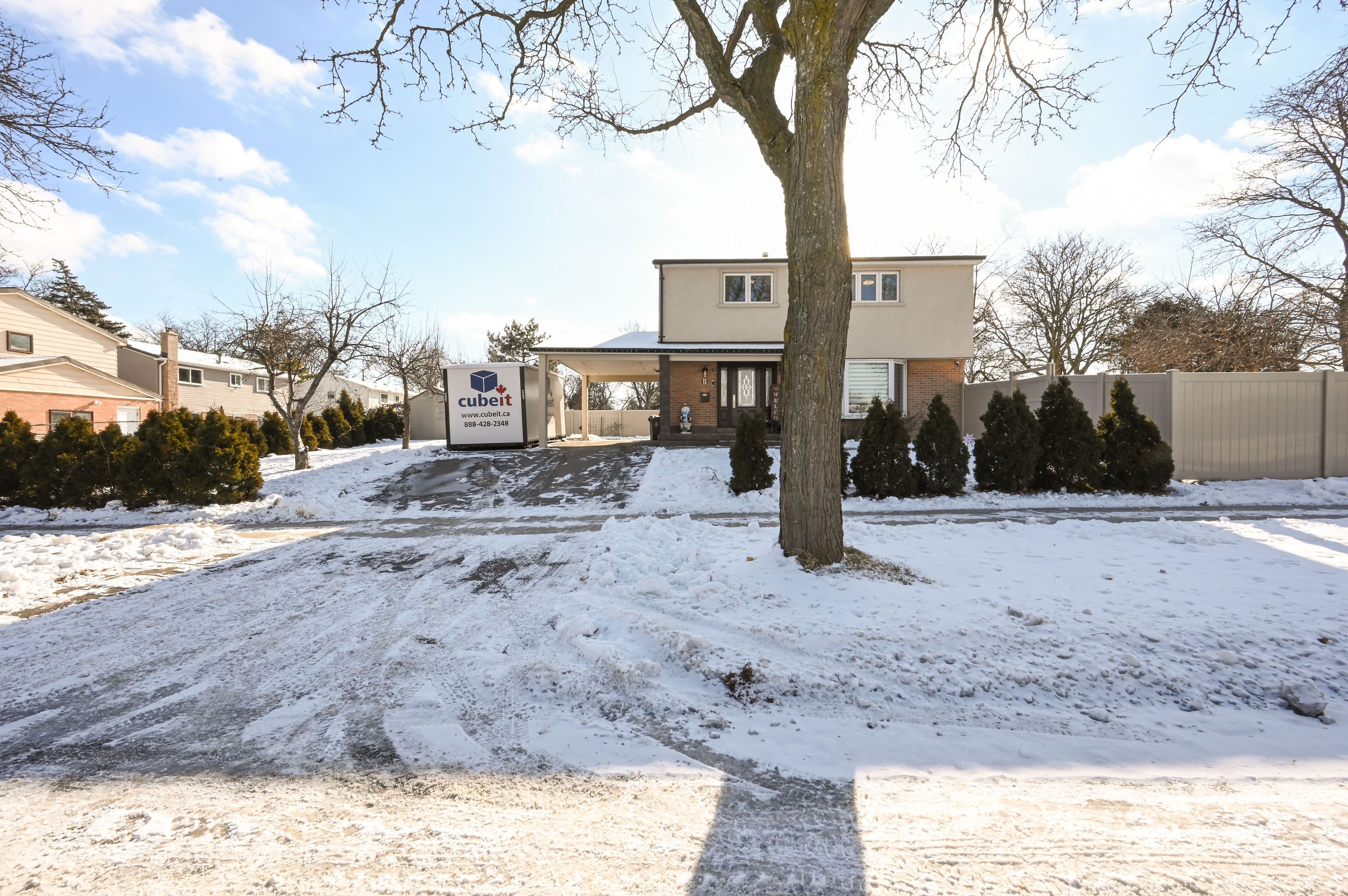 11 Midhurst Drive Main, Toronto W10, ON M9V 1Z7