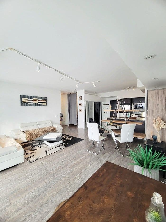 33 Charles Street E 2706, Toronto C08, ON M4Y 0A2