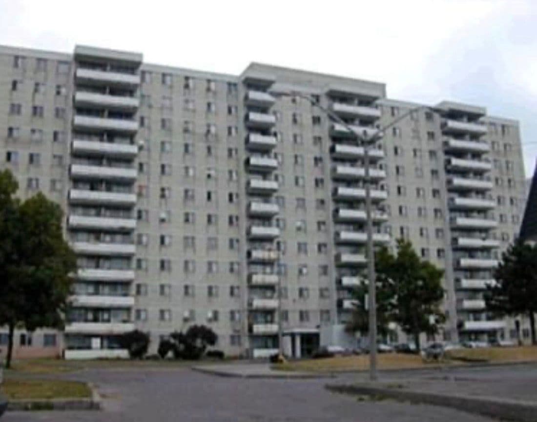 100 Lotherton Parkway 1006, Toronto W04, ON M6B 2G8