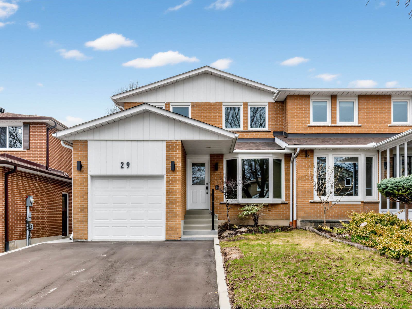 29 Charnwood Place, Markham, ON L3T 5H2