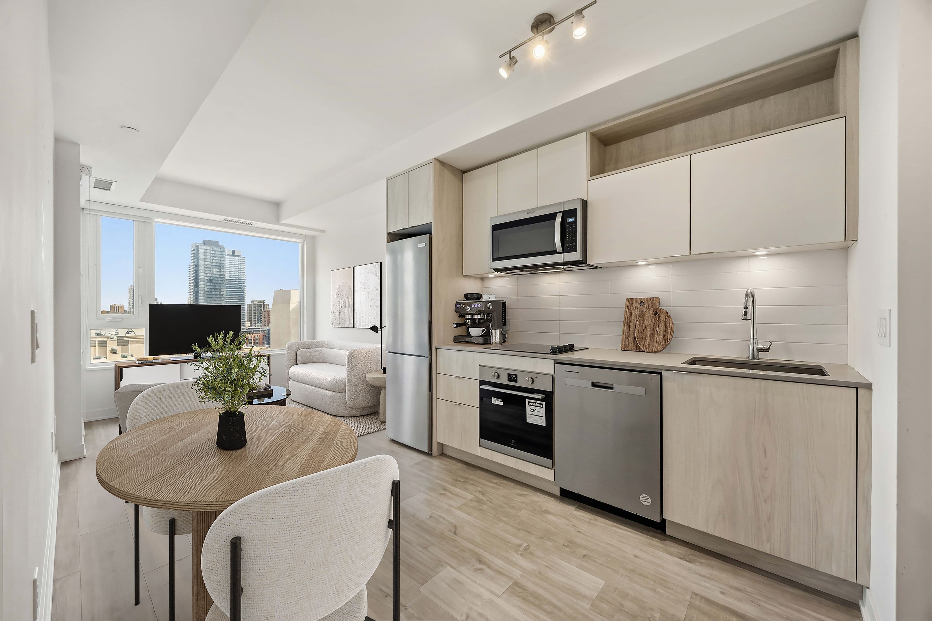 60 Princess Street 913, Toronto C08, ON M5A 2C7