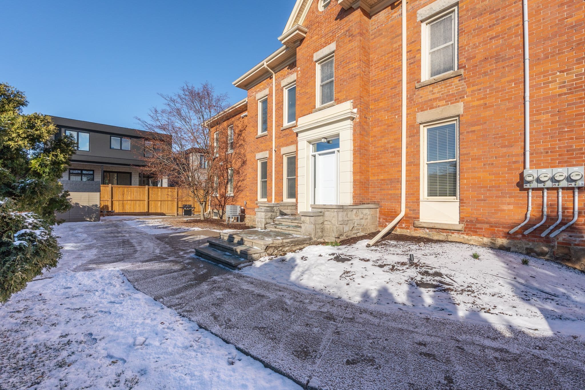322 Mount Albion Road B, Hamilton, ON L8K 5T2