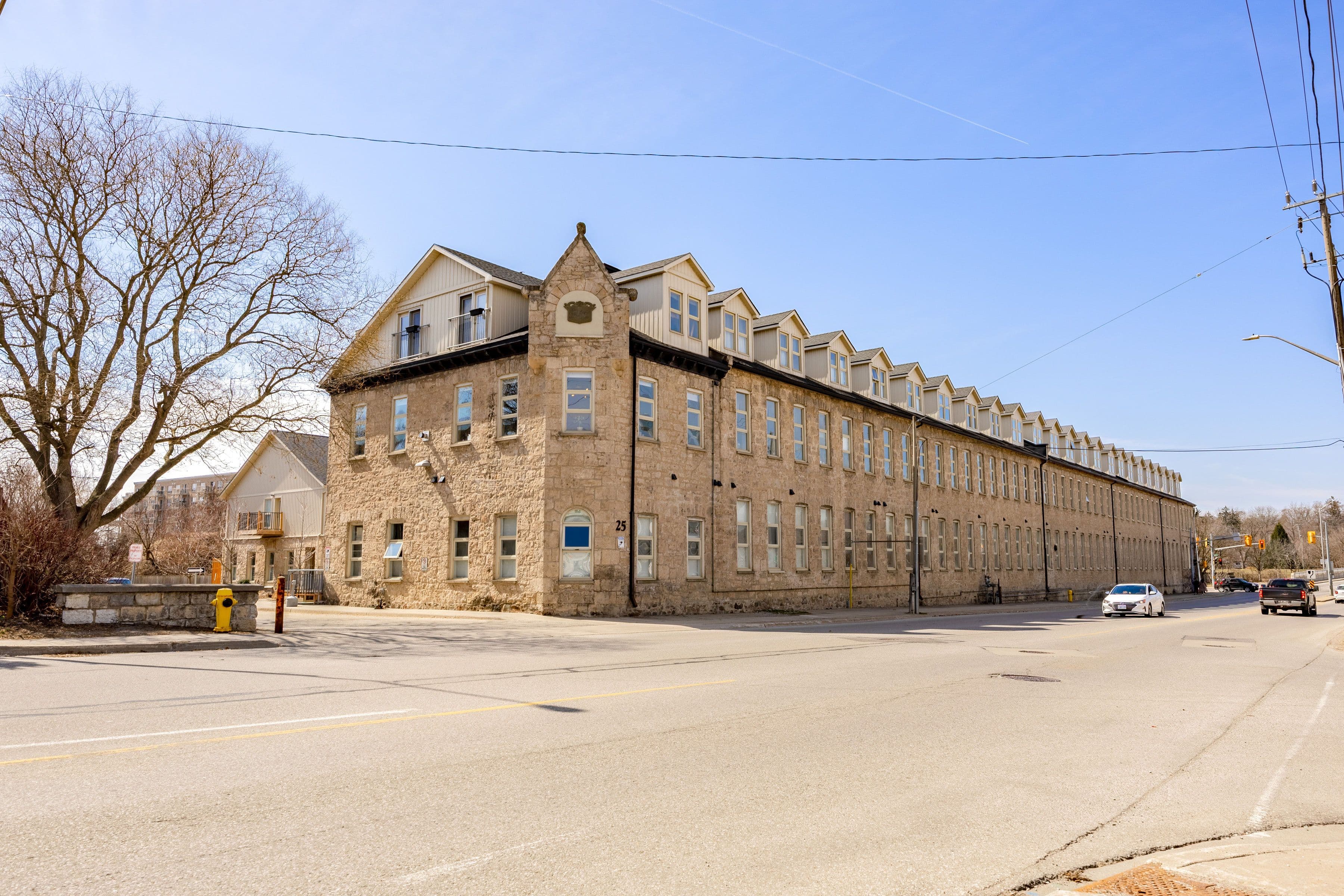 25 Concession Street 215, Cambridge, ON N1R 2G6