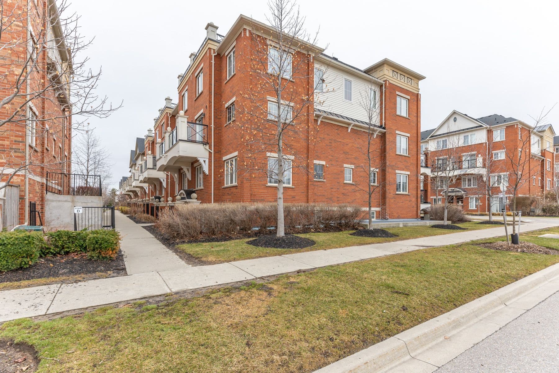 2460 Post Road 16, Oakville, ON L6H 0J2