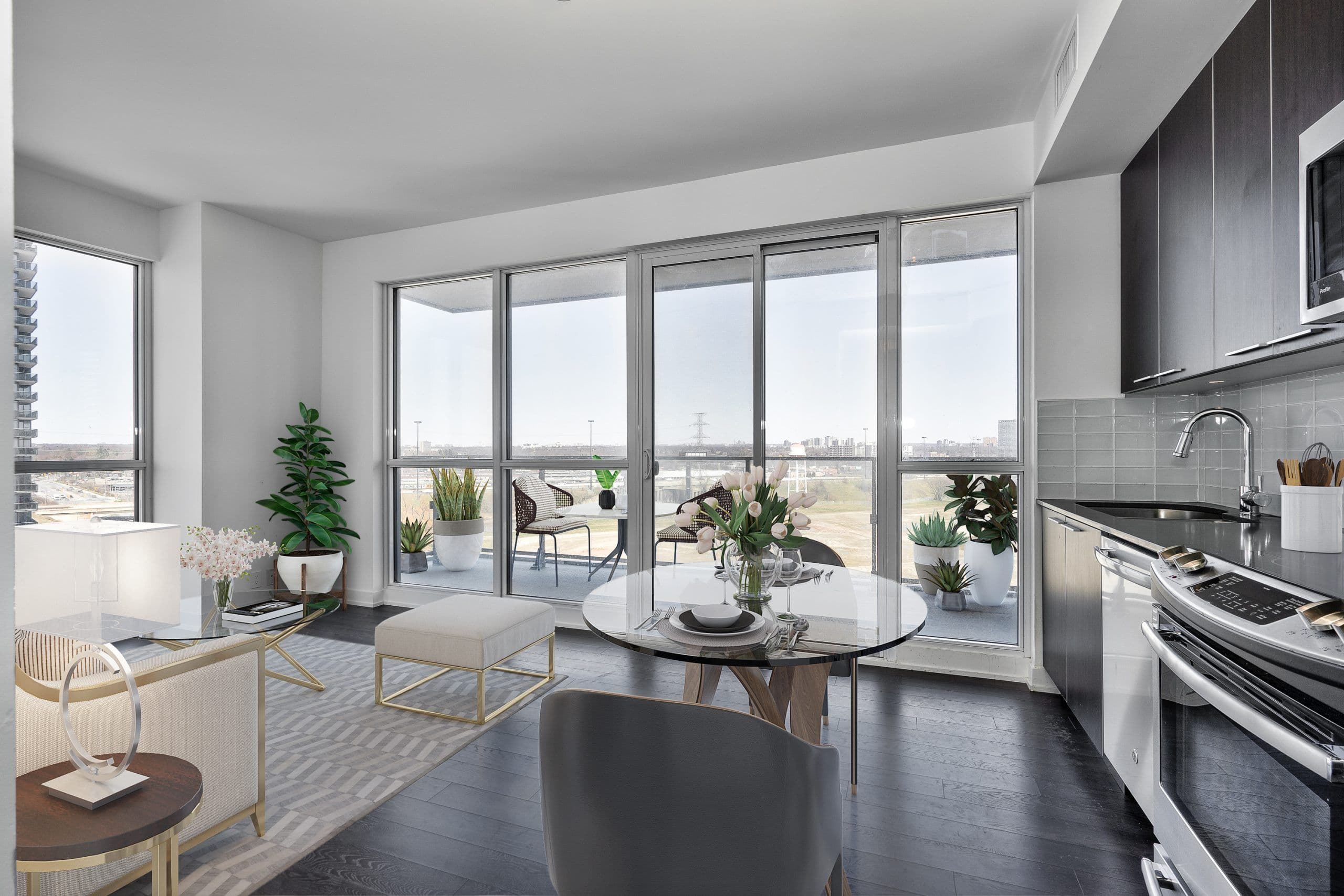 10 PARK LAWN Road 1407, Toronto W06, ON M8V 0H9