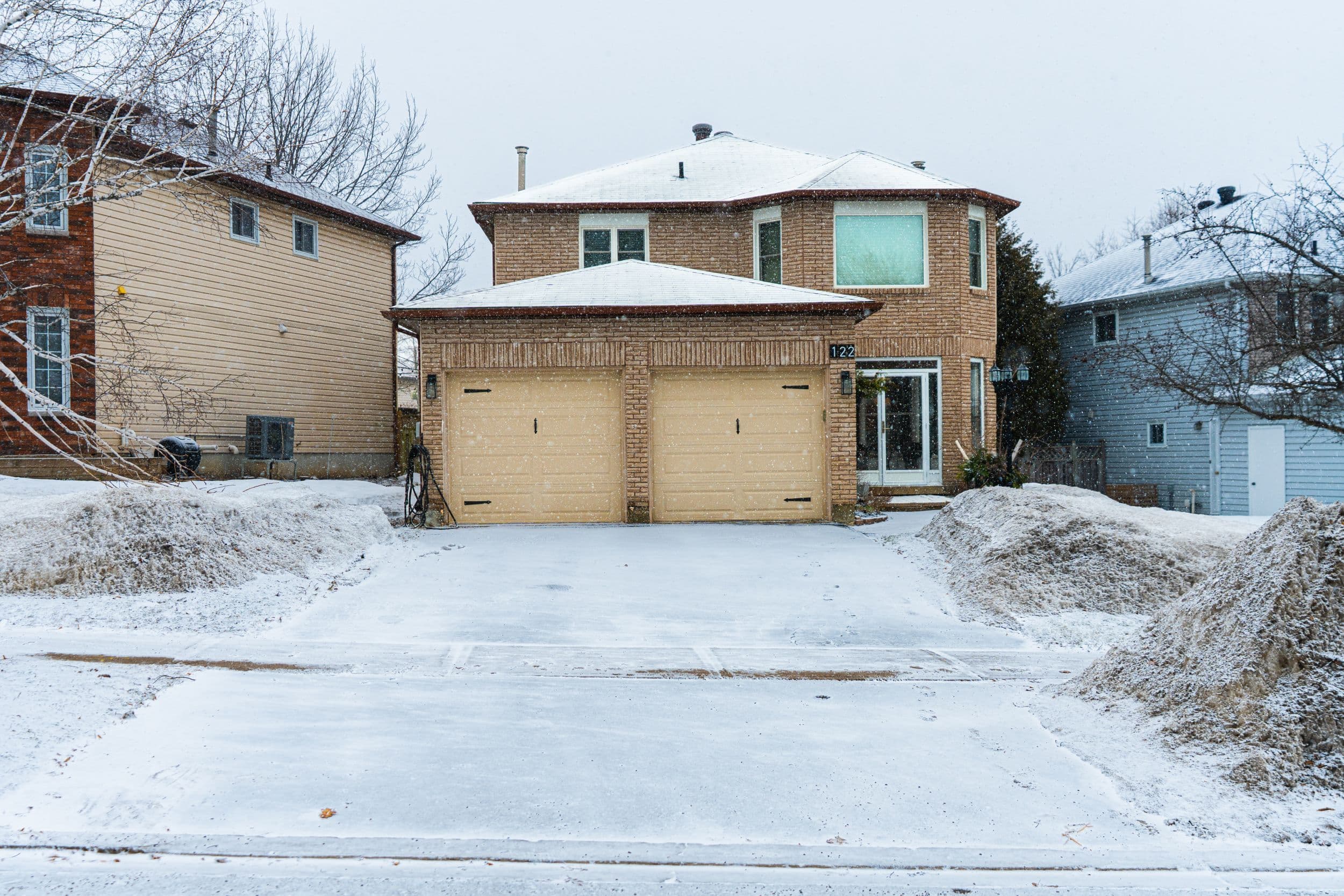 122 Browning Trail, Barrie, ON L4N 6R3