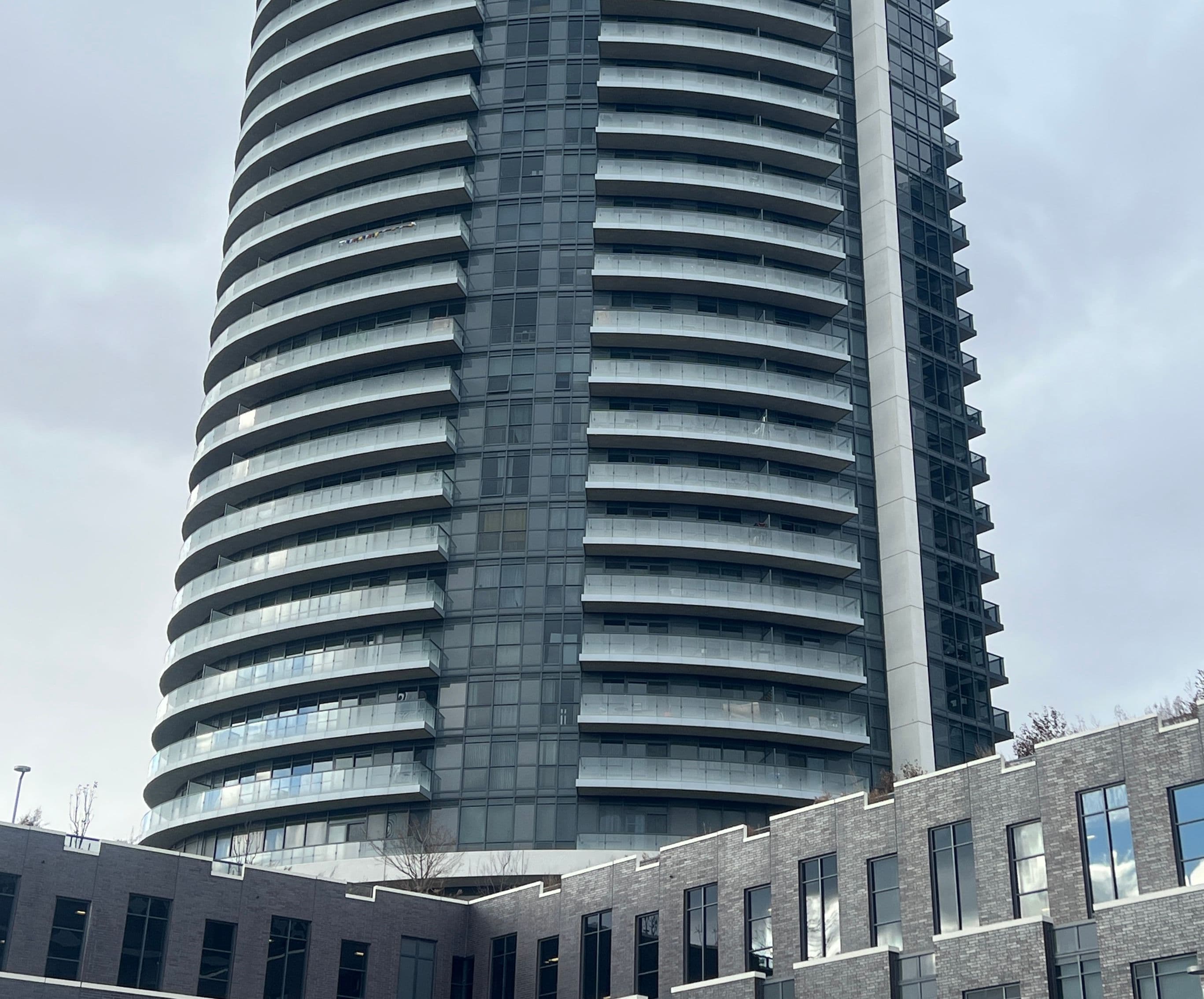 30 Gibbs Road E 707, Toronto W08, ON M9B 0E4