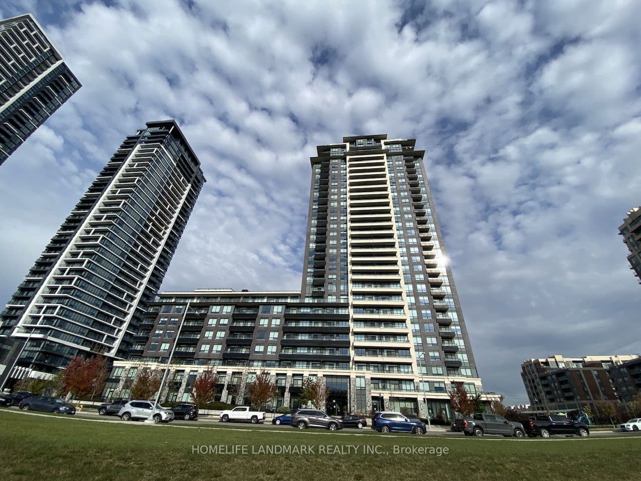 15 Water Walk Drive 811, Markham, ON L6G 0G2