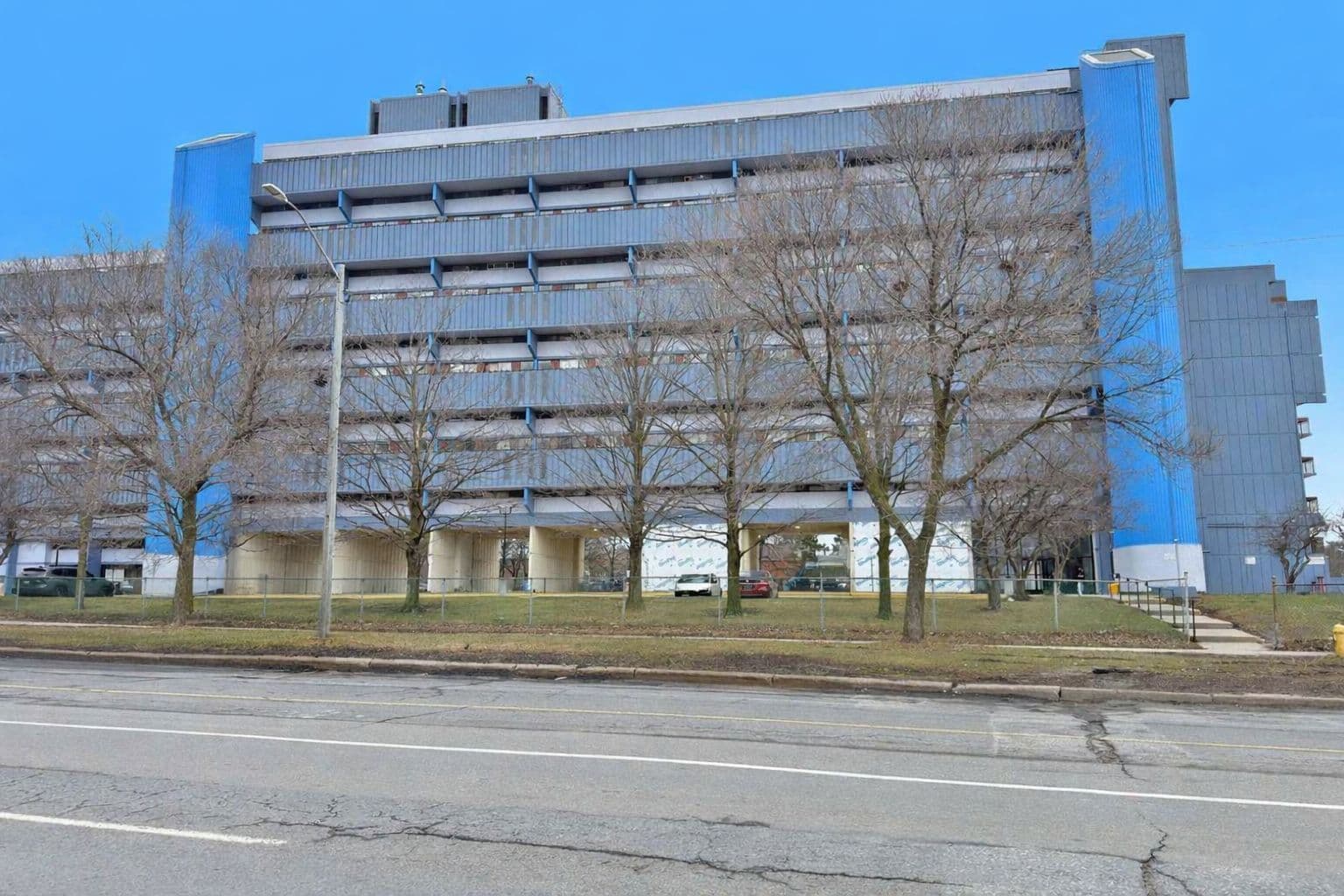 4645 Jane Street 819, Toronto W05, ON M3N 2K9