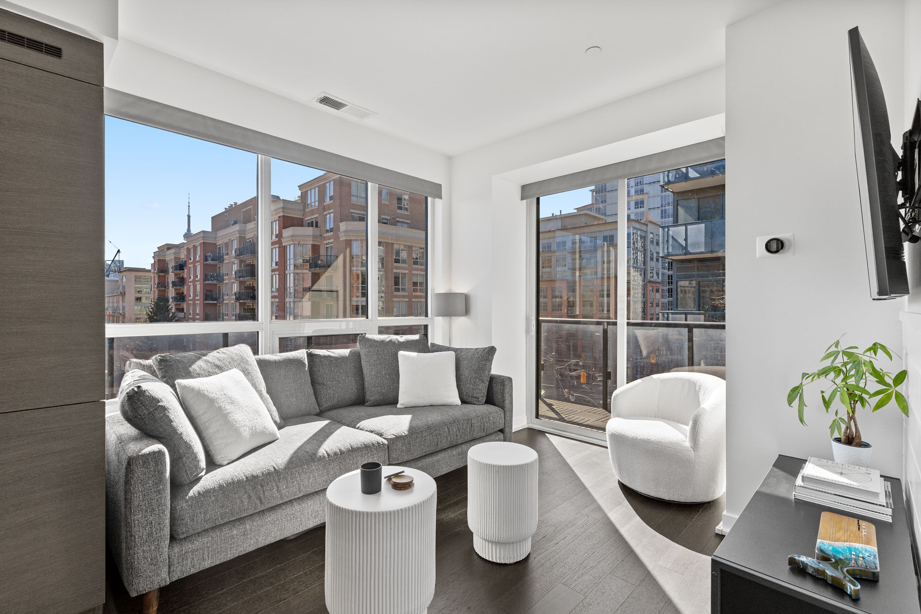 1030 King Street W 411, Toronto C01, ON M6K 0B4