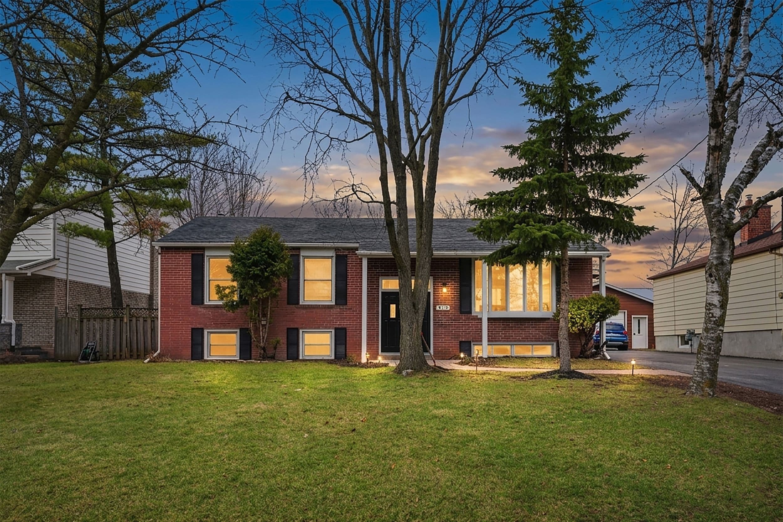 578 Trafford Crescent, Oakville, ON L6L 3T3